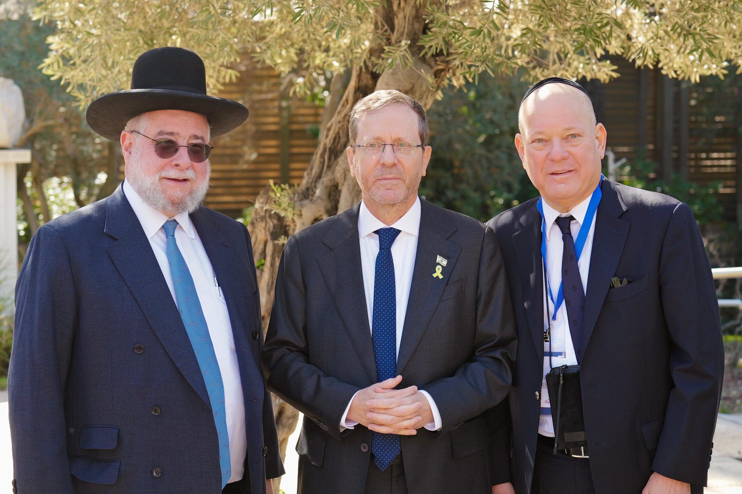 ראשי ועידת רבני אירופה עם נשיא המדינה הרצוג. צילום: ועידת רבני אירופה